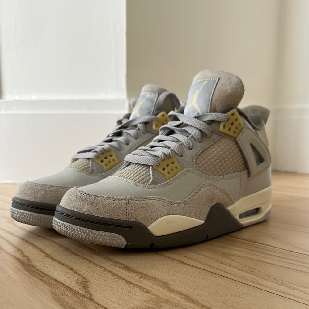 Jordan Men's Gray and Gold Sneakers
